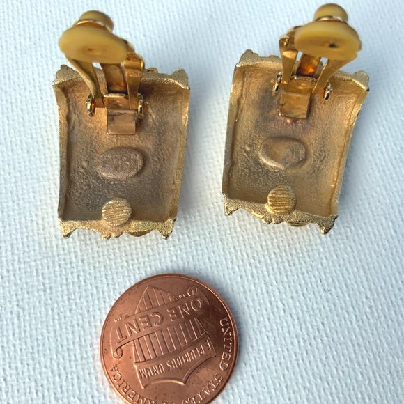 Vintage 80s Hobe Brushed Goldtone Clip On Statement Earrings - Picture 15 of 16